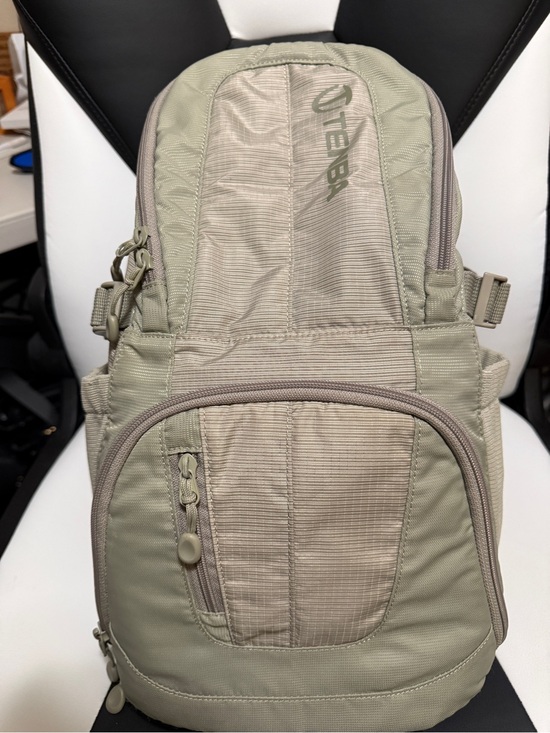 Tenba Handbags - Women's Tenba Discovery Photo Daypack in Light Sage